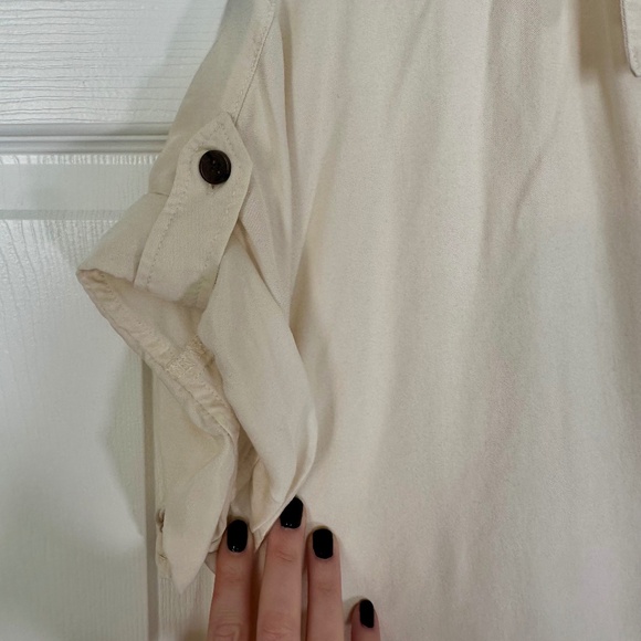 Banana Republic Women’s Cream Cropped Button Down Shirt Medium - Picture 2 of 6